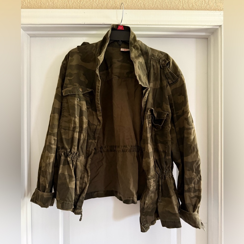 Women’s plus size Camouflage Jacket with drawstring